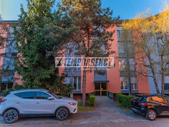 Appartamento trilocale in vendita in Via Val Lagarina, Milano