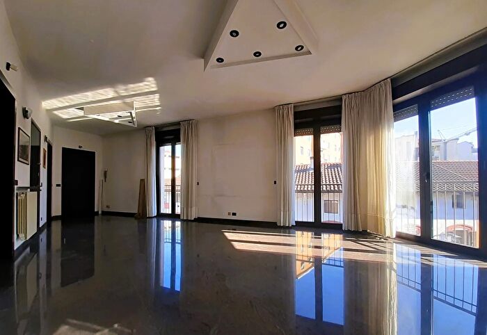 Appartamento quadrilocale in vendita in Vicolo Legnani, Legnano