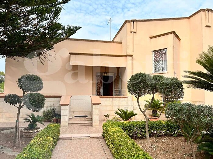 Casa con 5 locali in vendita in Via Petunie, Taranto