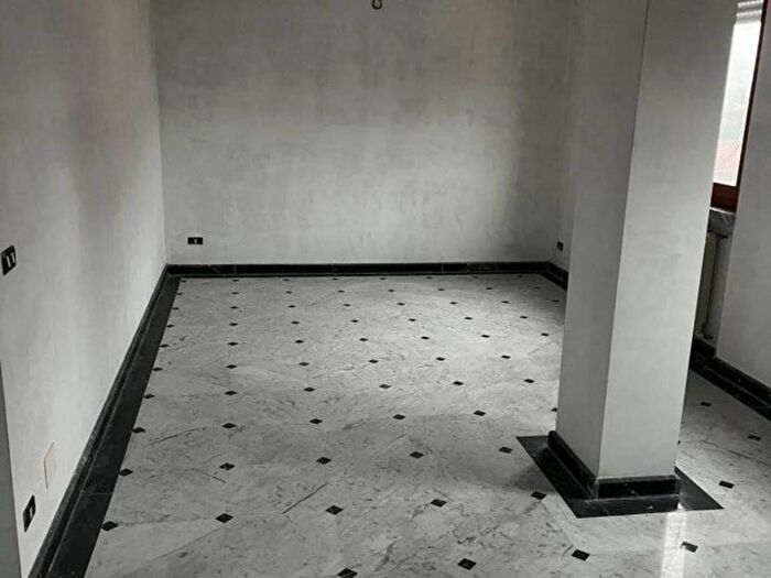 Appartamento con 6 locali in affitto in Marina di Carrara, Carrara