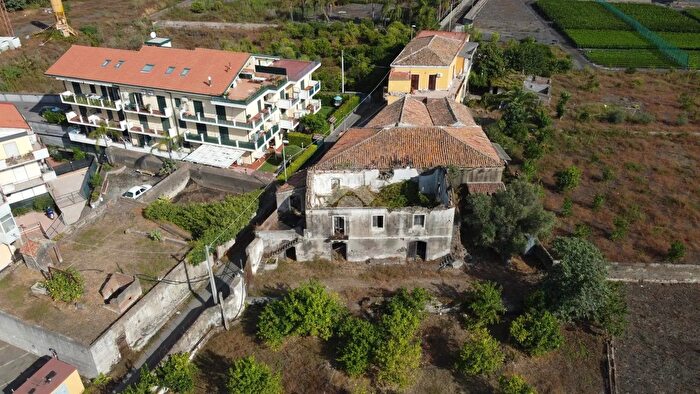 Casa con 5 locali in vendita in Via dAngelo, Mascali