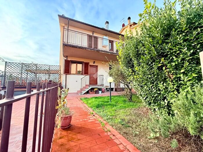 Casa con 5 locali in vendita in Via di Camerino, Reggello