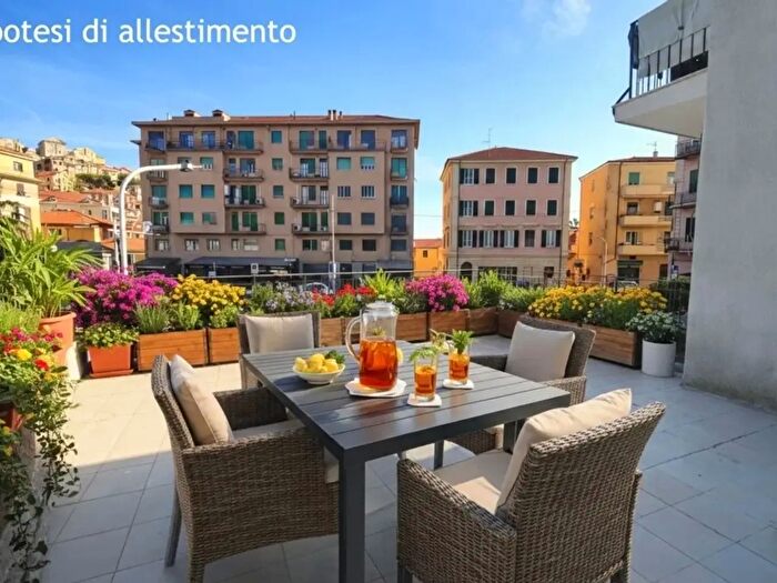 Appartamento con 5 locali in vendita in Via Nizza, Imperia