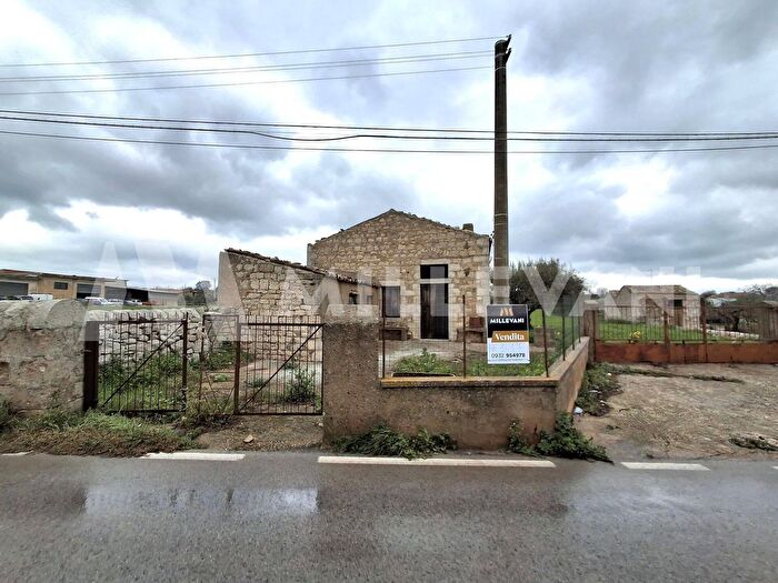 Casa quadrilocale in vendita in Modica