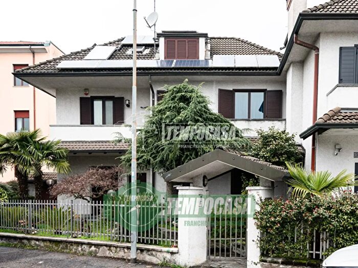 Appartamento trilocale in vendita in Via Don Angelo Corti, Pogliano Milanese