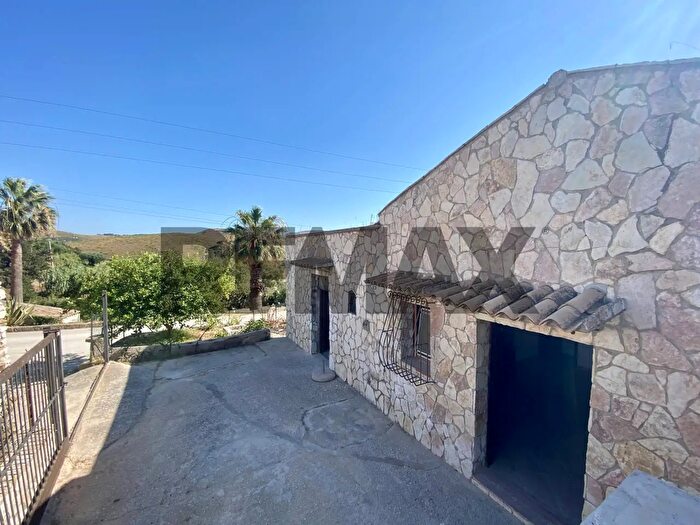 Casa quadrilocale in vendita in Contrada Castello di Baida Snc, Castellammare Del Golfo