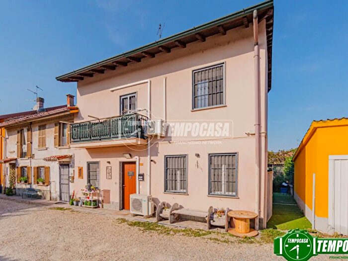 Casa quadrilocale in vendita in Via Cairoli, Albuzzano