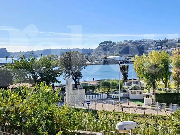 Appartamento quadrilocale in vendita in Traversa I di Via Italia, Pozzuoli