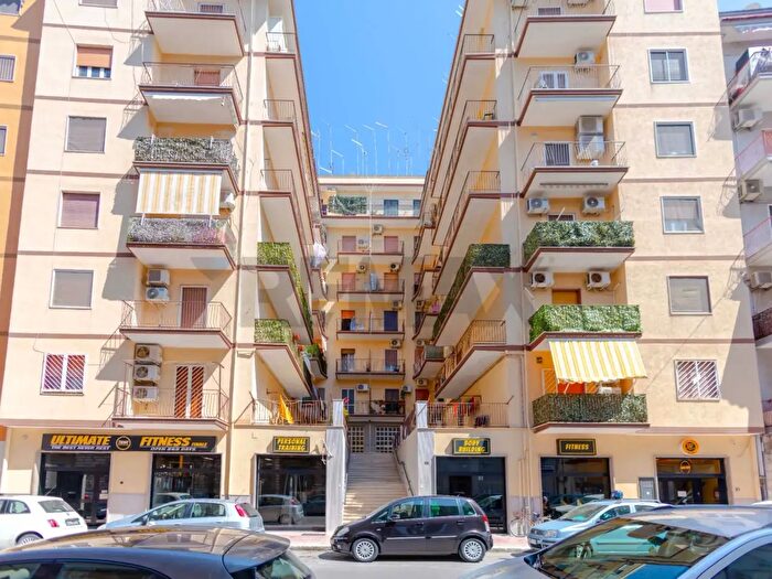 Appartamento trilocale in vendita in Via Abruzzo, Taranto