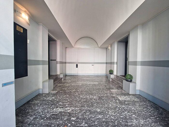 Appartamento con 6 locali in affitto in Via Valparaiso, Solari, Milano