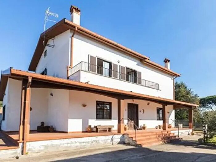 Casa con 6 locali in vendita in Via Laglio, Roma