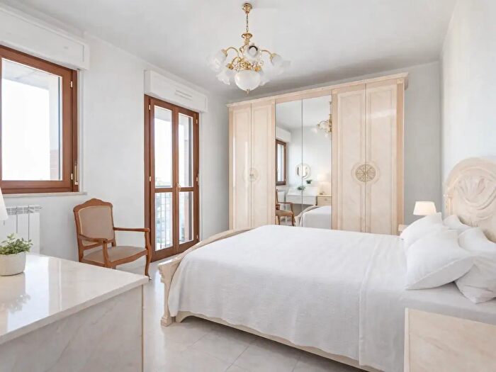 Appartamento quadrilocale in vendita in Carlo Muscetta, Roma