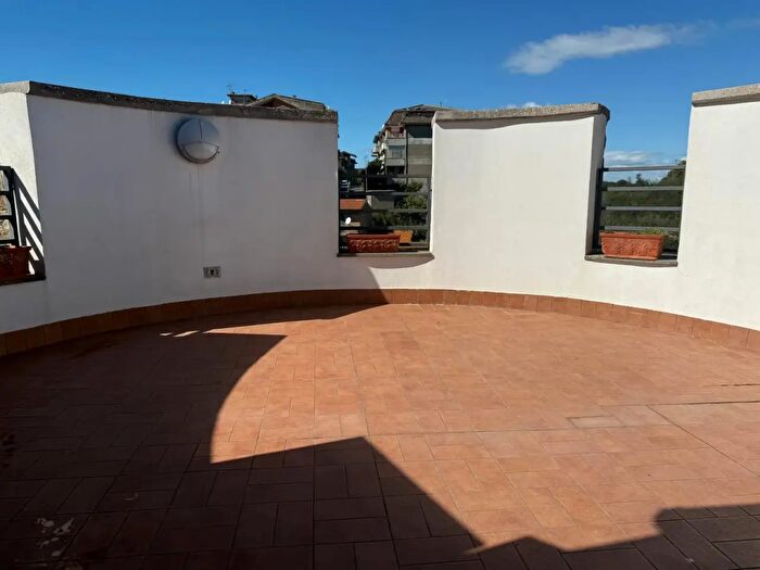 Appartamento con 6 locali in vendita in Piazza Cesare Leonelli, Campagnano Di Roma