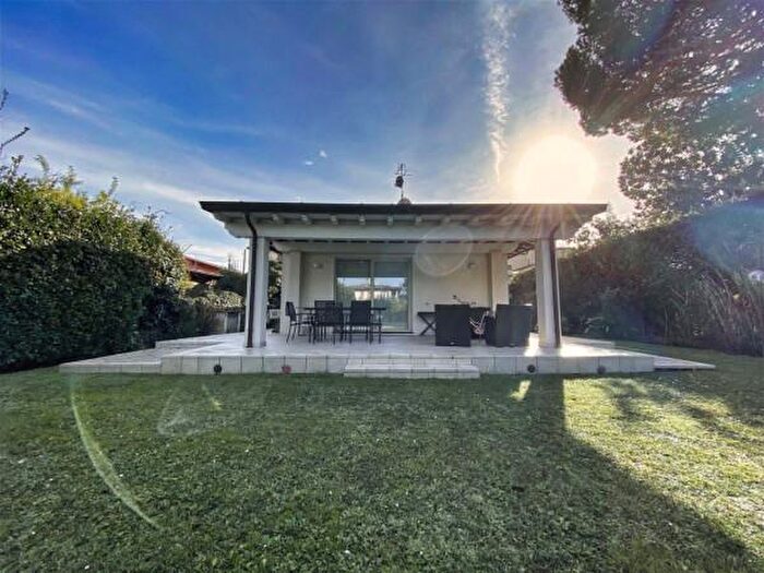 Casa con 6 locali in affitto in Forte Dei Marmi