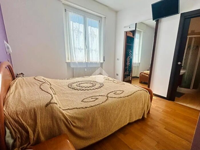 Appartamento quadrilocale in vendita in Viale Pompilio, Mantova