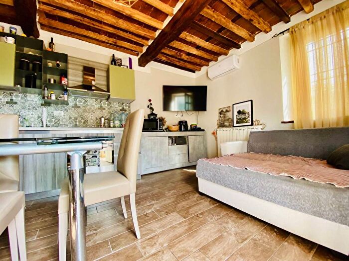 Casa trilocale in affitto in Via della Chiesa di Gragnano, Gragnano Lappato, Capannori