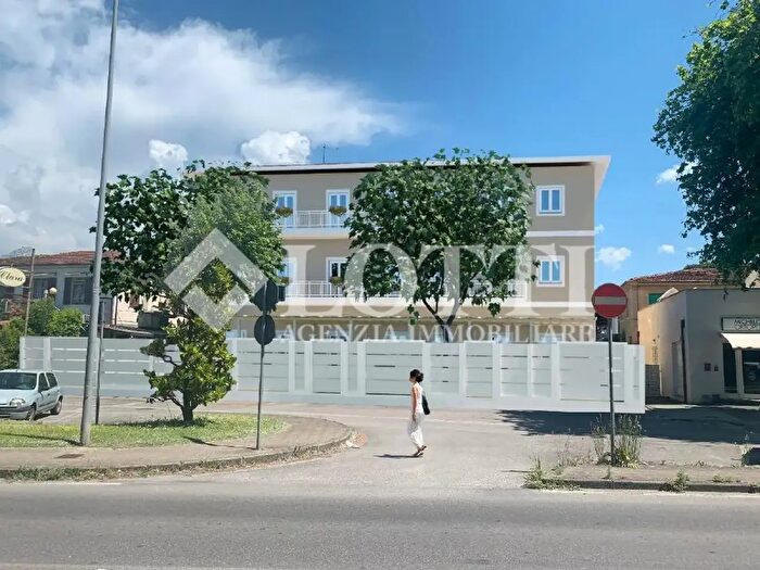 Appartamento trilocale in vendita in Camaiore