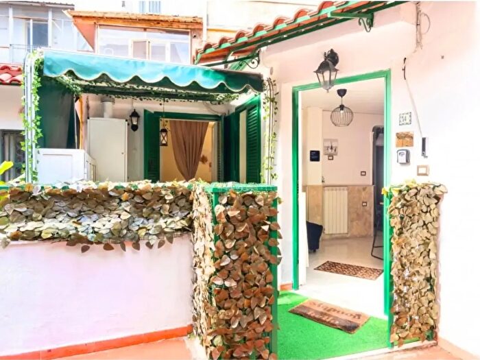 Appartamento bilocale in affitto in Vico San Geronimo, Napoli