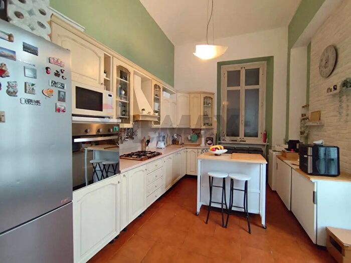 Appartamento quadrilocale in vendita in Via Stradella, Torino