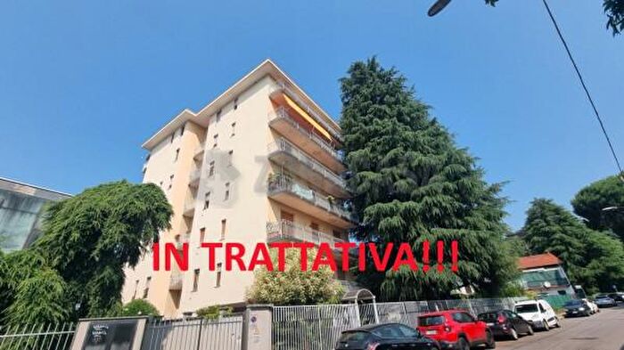 Appartamento quadrilocale in vendita in Via Federico Confalonieri, Gallarate