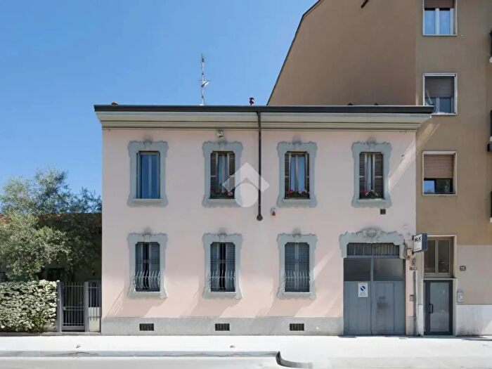 Appartamento trilocale in vendita in Via Salvatore Pianell, Milano