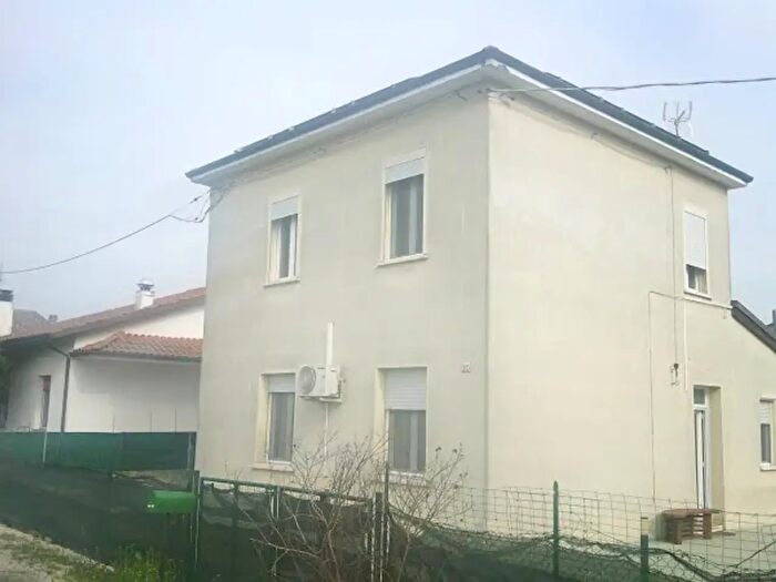 Casa con 6 locali in vendita in Via Chiesa, Ravenna