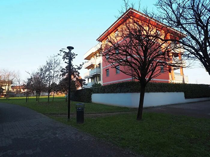 Appartamento trilocale in vendita in Via Pertini, Inzago