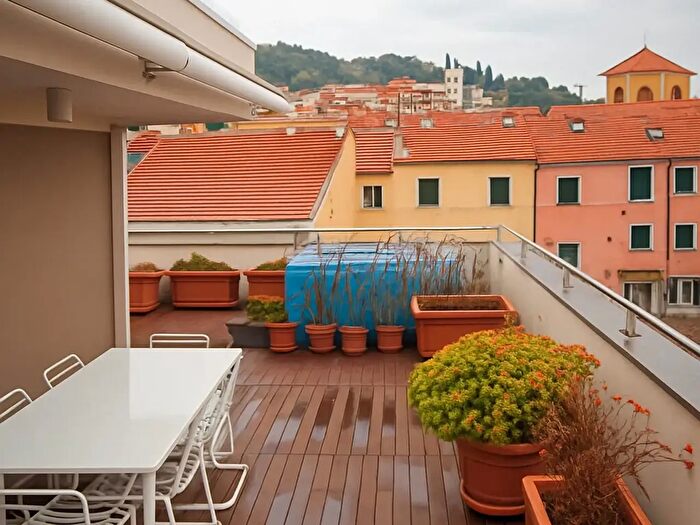 Appartamento quadrilocale in vendita in Via De Sonnaz, Imperia