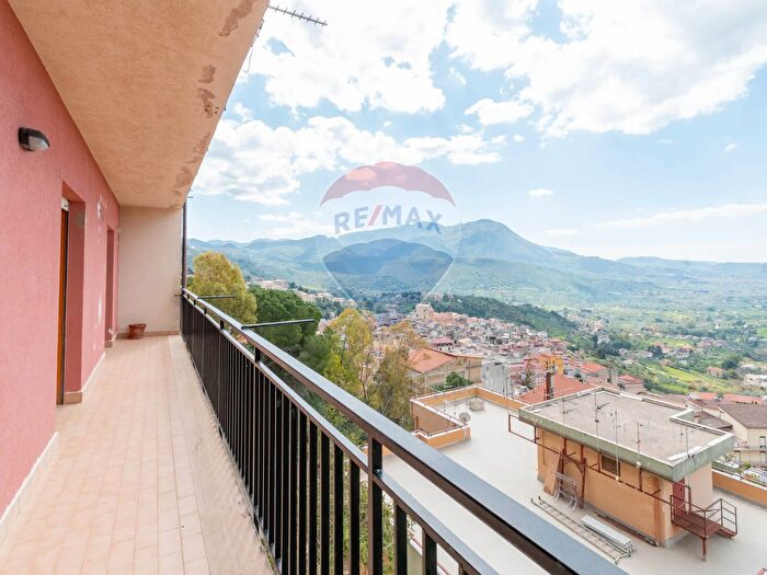 Appartamento con 6 locali in vendita in Contrada Librino, Montelepre