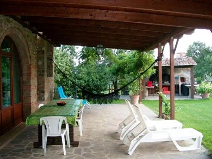 Casa con 5 locali in vendita in Bucine