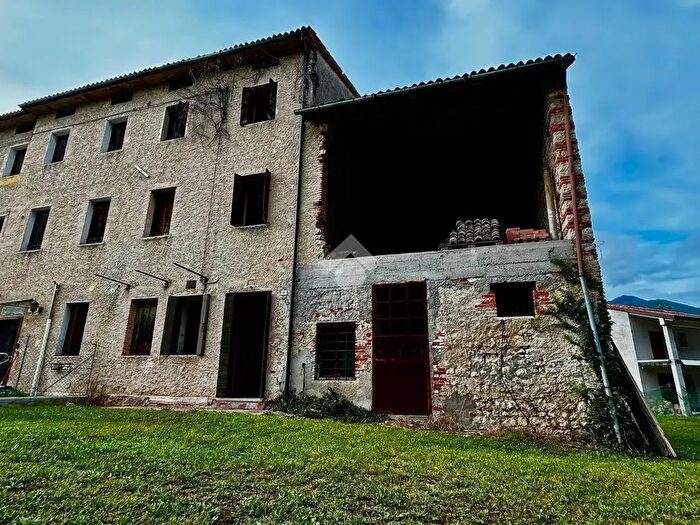 Casa con 7 locali in vendita in Via IV Novembre, Pieve del Grappa