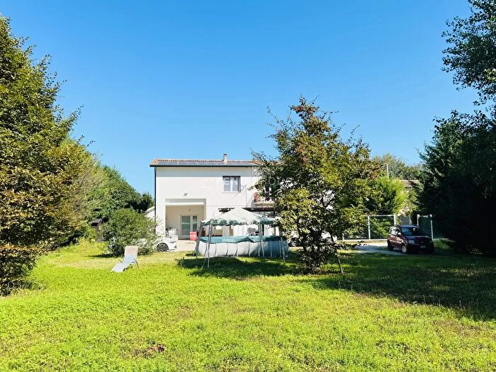 Casa con 7 locali in vendita in Via Irpinia, Padova