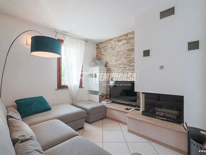 Appartamento con 6 locali in vendita in Via Casette, Forli'