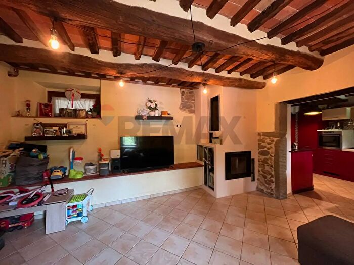 Appartamento con 5 locali in vendita in Bagni Di Lucca