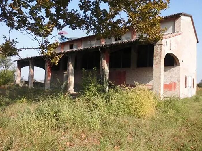 Casa con 12 locali in vendita in Baganzola, Parma