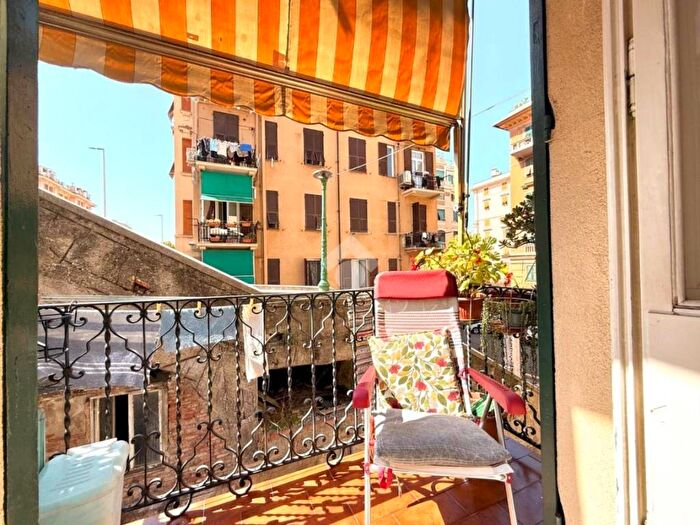 Appartamento quadrilocale in vendita in Via Montevideo, Foce, Genova