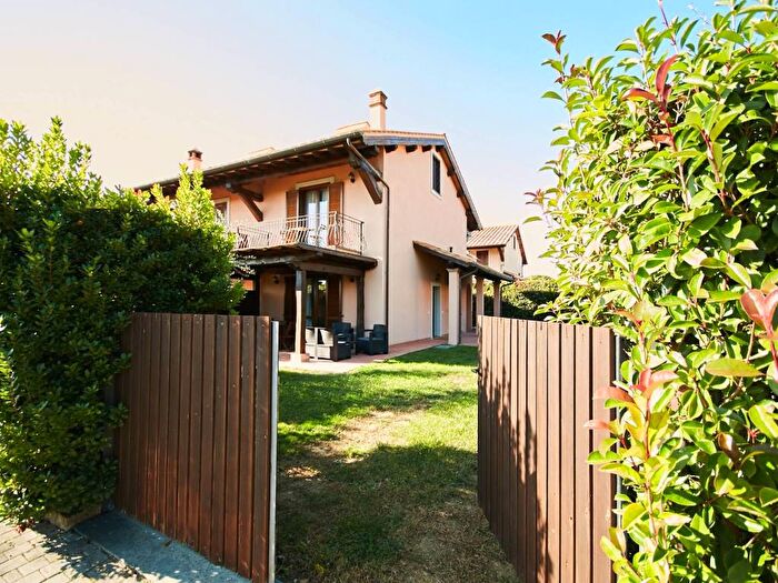 Casa con 6 locali in affitto in Via Genova, Borgo Carige, Capalbio