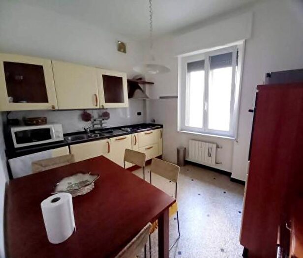 Appartamento con 5 locali in vendita in Piazza Lido di Pegli, Genova