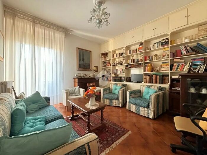 Appartamento con 5 locali in vendita in Via Ferdinando Martini, Firenze