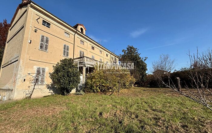 Appartamento con 8 locali in vendita in Corso XX Settembre, Frassineto Po