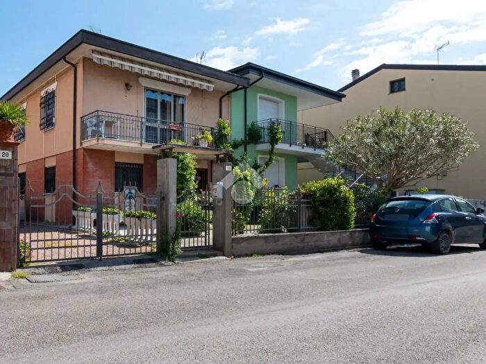 Appartamento trilocale in vendita in Via Semprini, Cesenatico