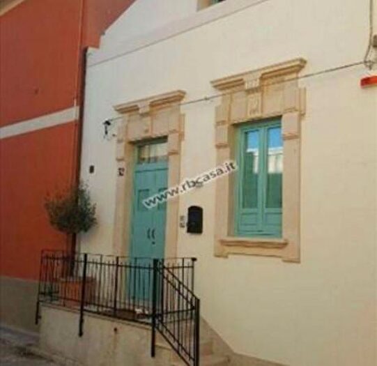 Casa trilocale in vendita in Via San Ilarione, Ispica