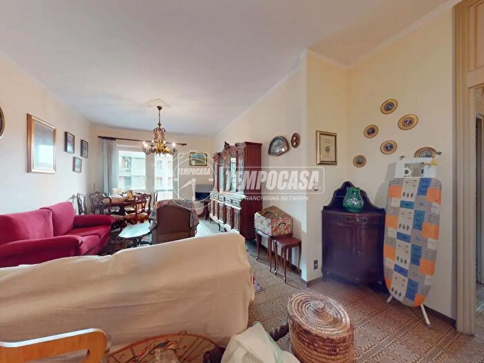 Appartamento con 5 locali in vendita in Via Sanremo, Torino