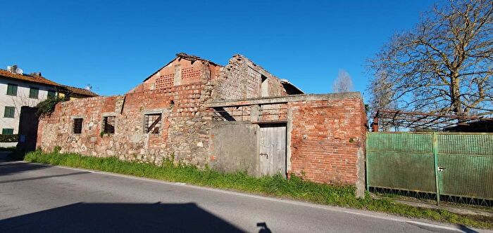 Casa quadrilocale in vendita in a della Chiesa, Capannori