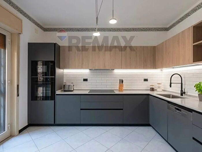 Appartamento con 5 locali in vendita in Viale Mario Rapisardi, Catania