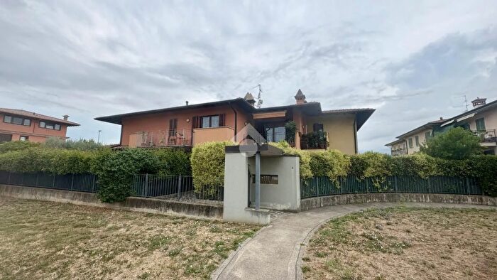 Appartamento trilocale in vendita in Via Ormadelli, Bedizzole