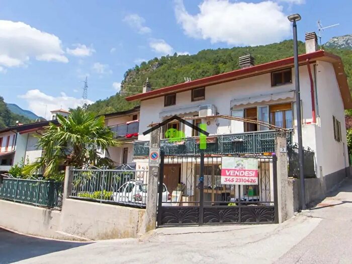 Appartamento con 5 locali in vendita in Via Antica Fonte, Trasaghis
