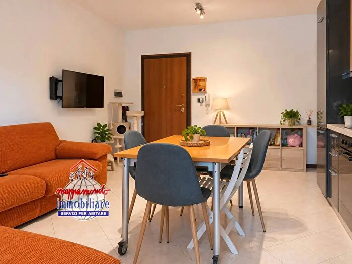 Appartamento bilocale in vendita in Via Monsignor Vincenzo Gandolfi, Castello D'Argile