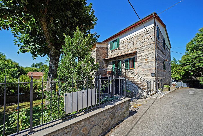 Casa bilocale in vendita in Santa Fiora