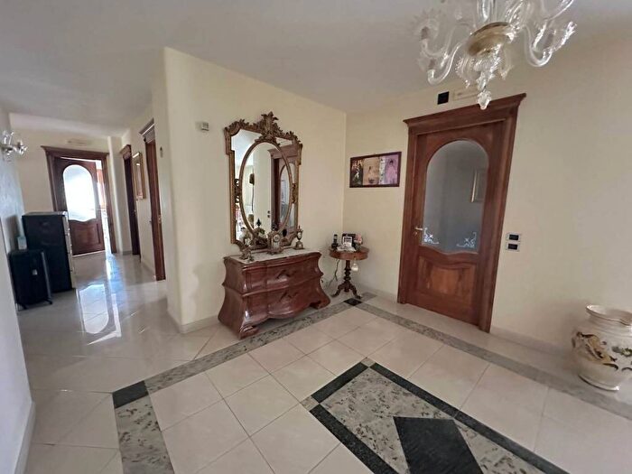 Appartamento con 6 locali in affitto in Via dellAgricoltura, Aversa